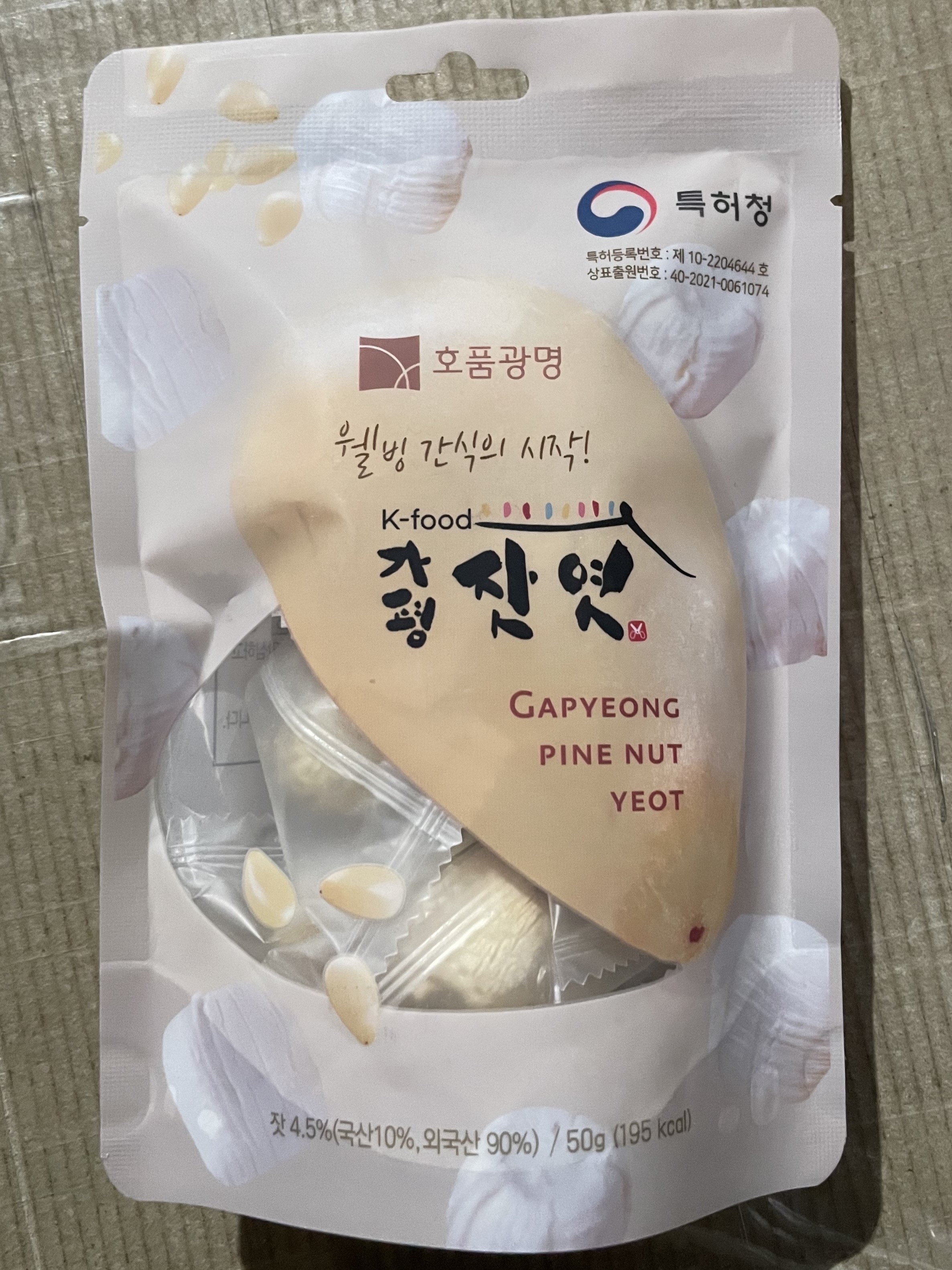 그림입니다. 원본 그림의 이름: 가평잣엿 앞면.jpg 원본 그림의 크기: 가로 2373pixel, 세로 3163pixel 카메라 제조 업체 : Apple 카메라 모델 : iPhone 12 Pro F-스톱 : 1.6 노출 시간 : 1/40초 ISO 감도 : 500 35mm 초점 거리 : 26 프로그램 노출 : 자동 제어 모드 측광 모드 : 평가 측광 플래시 모드 : 플래시 끔 EXIF 버전 : 0232
