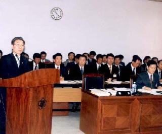 (2003. 9. 23) 심창구청장 2003년 국정감사에서 의원들에게 업무보고 