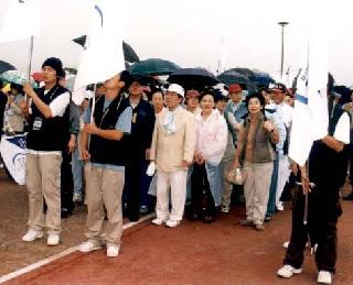 (2003.10.12) 심창구청장 제17회 약의날 기념 걷기대회 참석