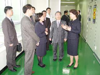 (2004. 2. 10)김화중 보건복지부장관 식약청 방문