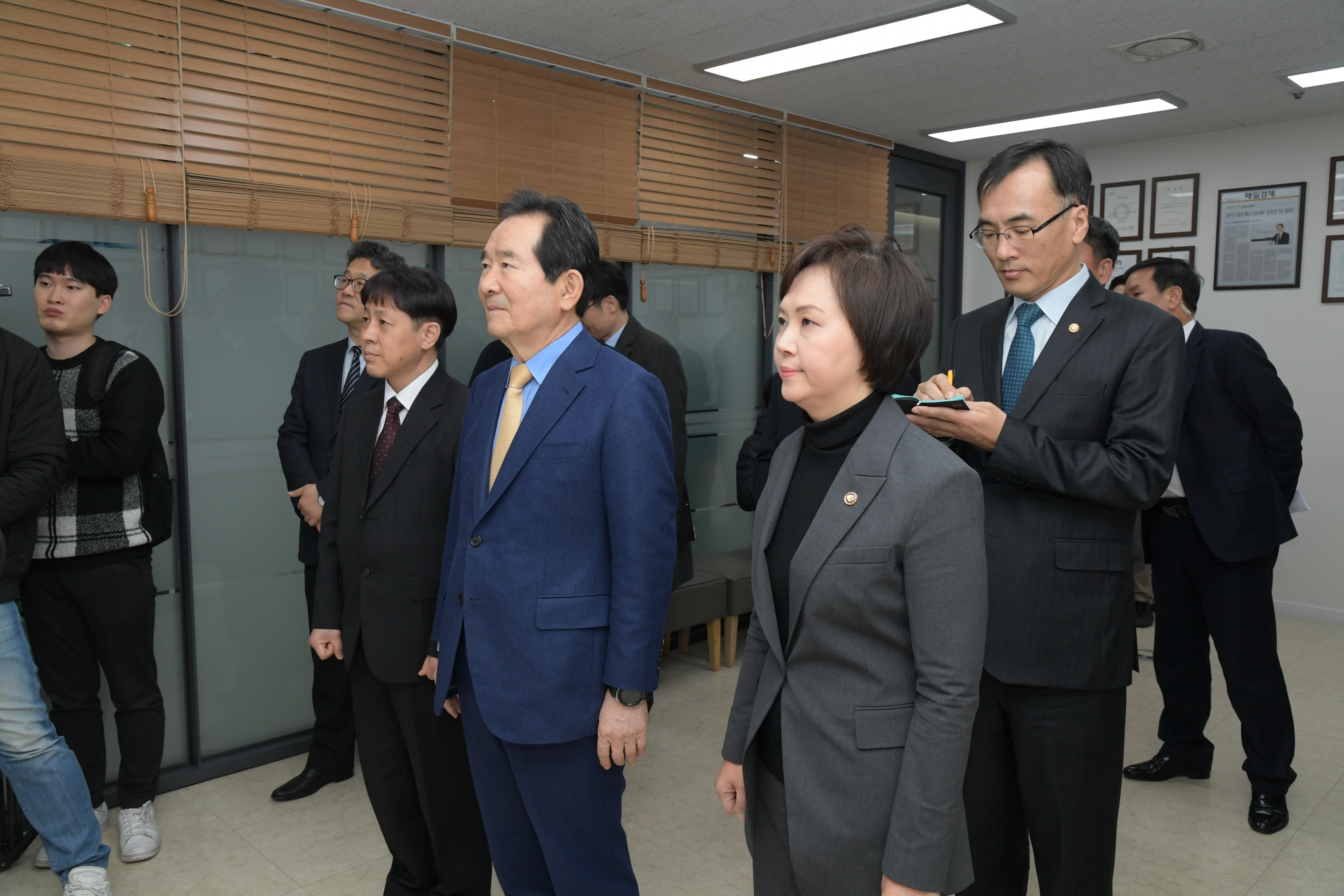 Photo News2 - [Feb. 6, 2020] Minister visits novel Coronavirus-19 diagnostic kit manufacturer