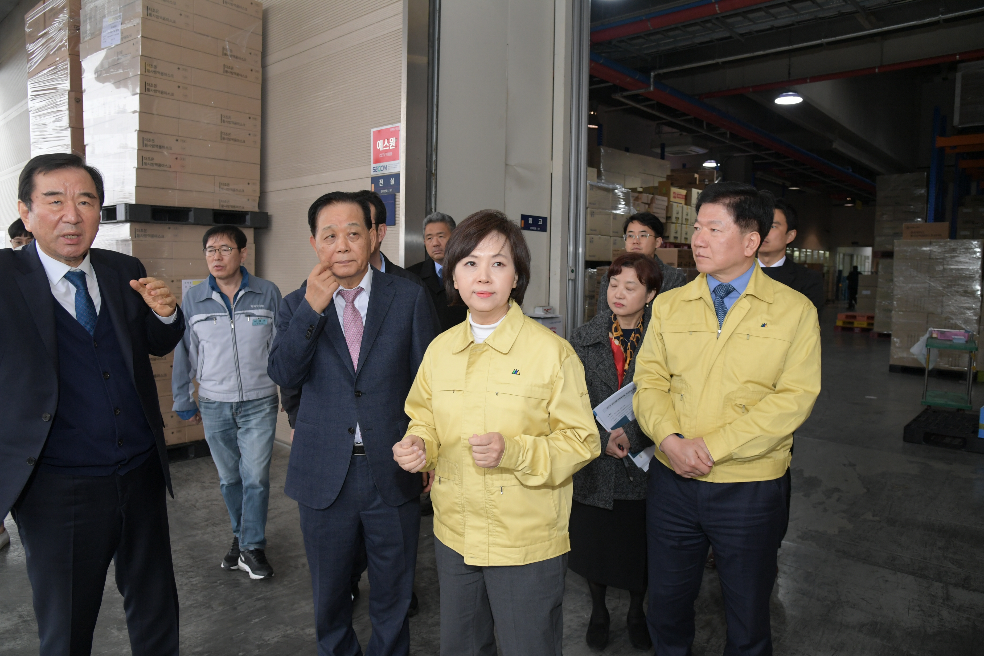 Photo News2 - [Mar. 10, 2020] Minister conducts inspection of public mask distribution center