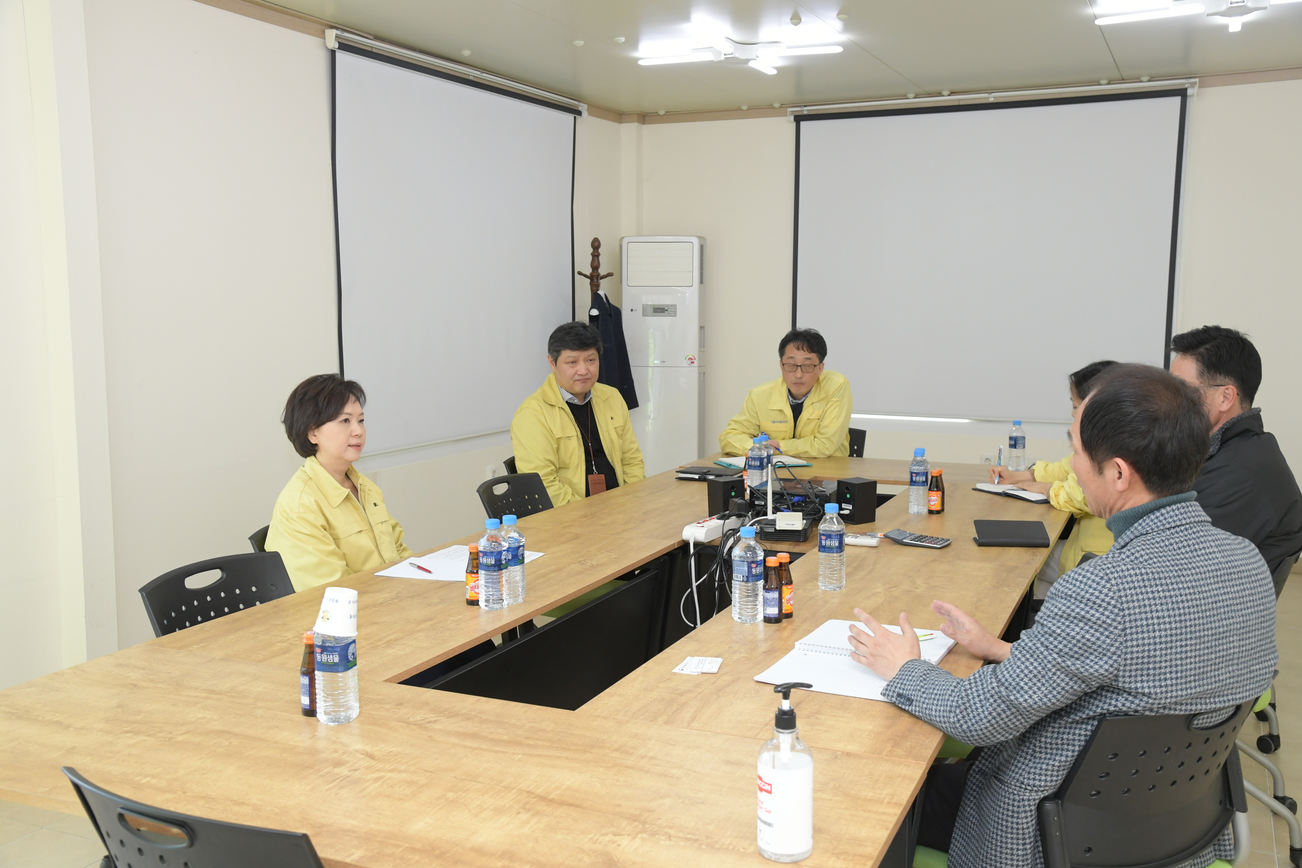 Photo News1 - [Mar. 24, 2020] Minister inspects mask-filter manufacturing site