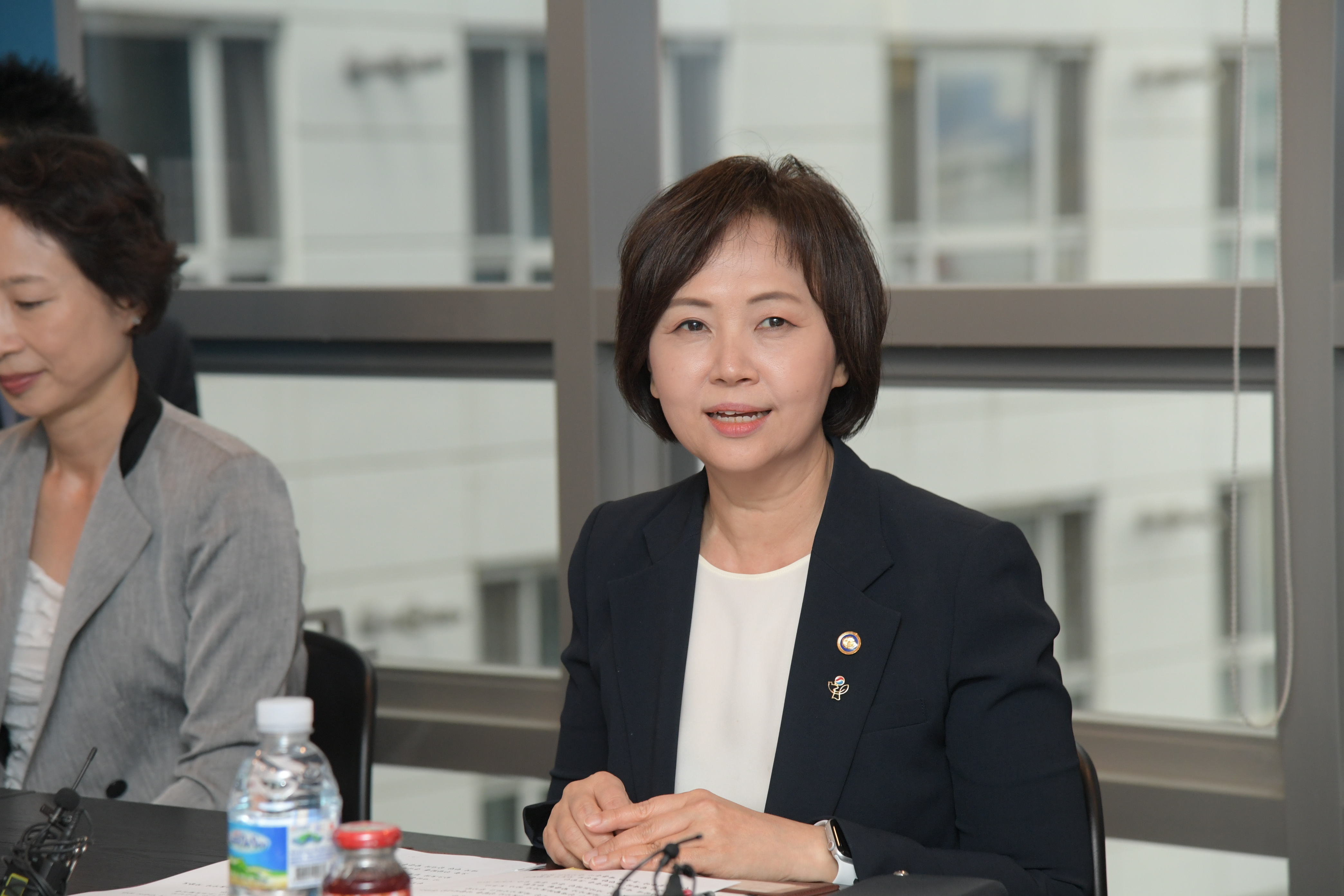 Photo News3 - [Jun. 15, 2020] Minister of Food and Drug Safety visits AI medical devicies company and attends CEO Meeting