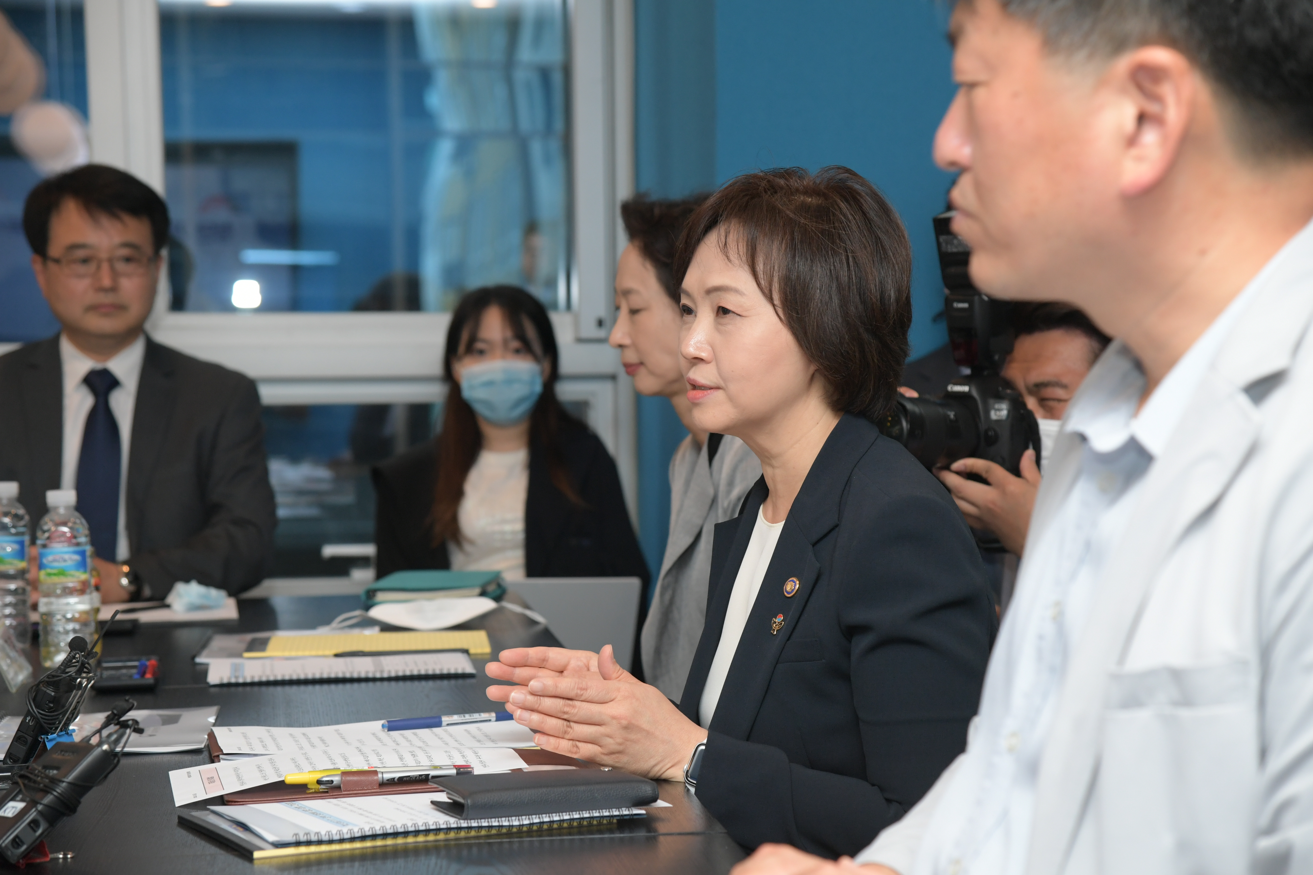 Photo News5 - [Jun. 15, 2020] Minister of Food and Drug Safety visits AI medical devicies company and attends CEO Meeting