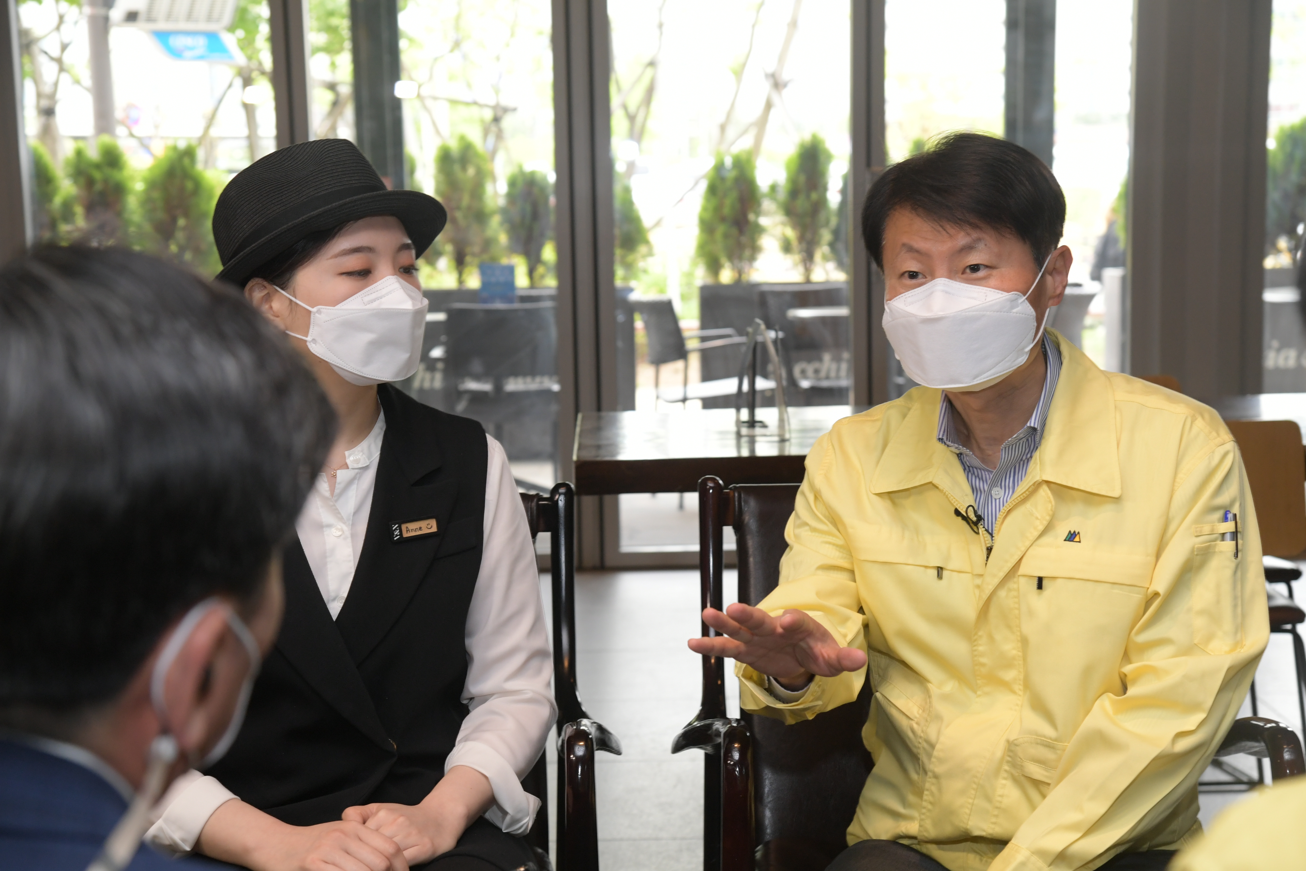 Photo News5 - [April 24, 2021] Minister inspects restaurants to check COVID-19 anti-epidemic measures