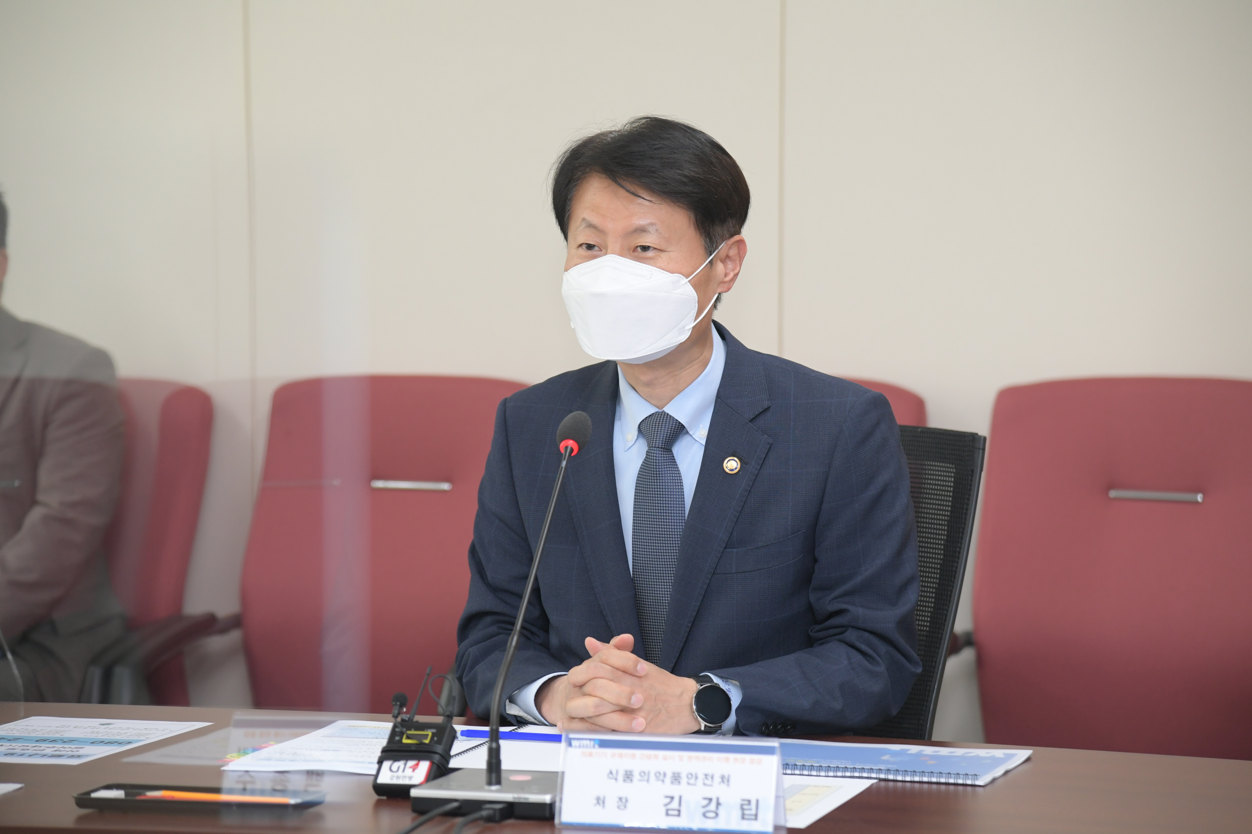 Photo News4 - [May 7, 2021] Minister holds Medical Device Regulatory Support Meeting