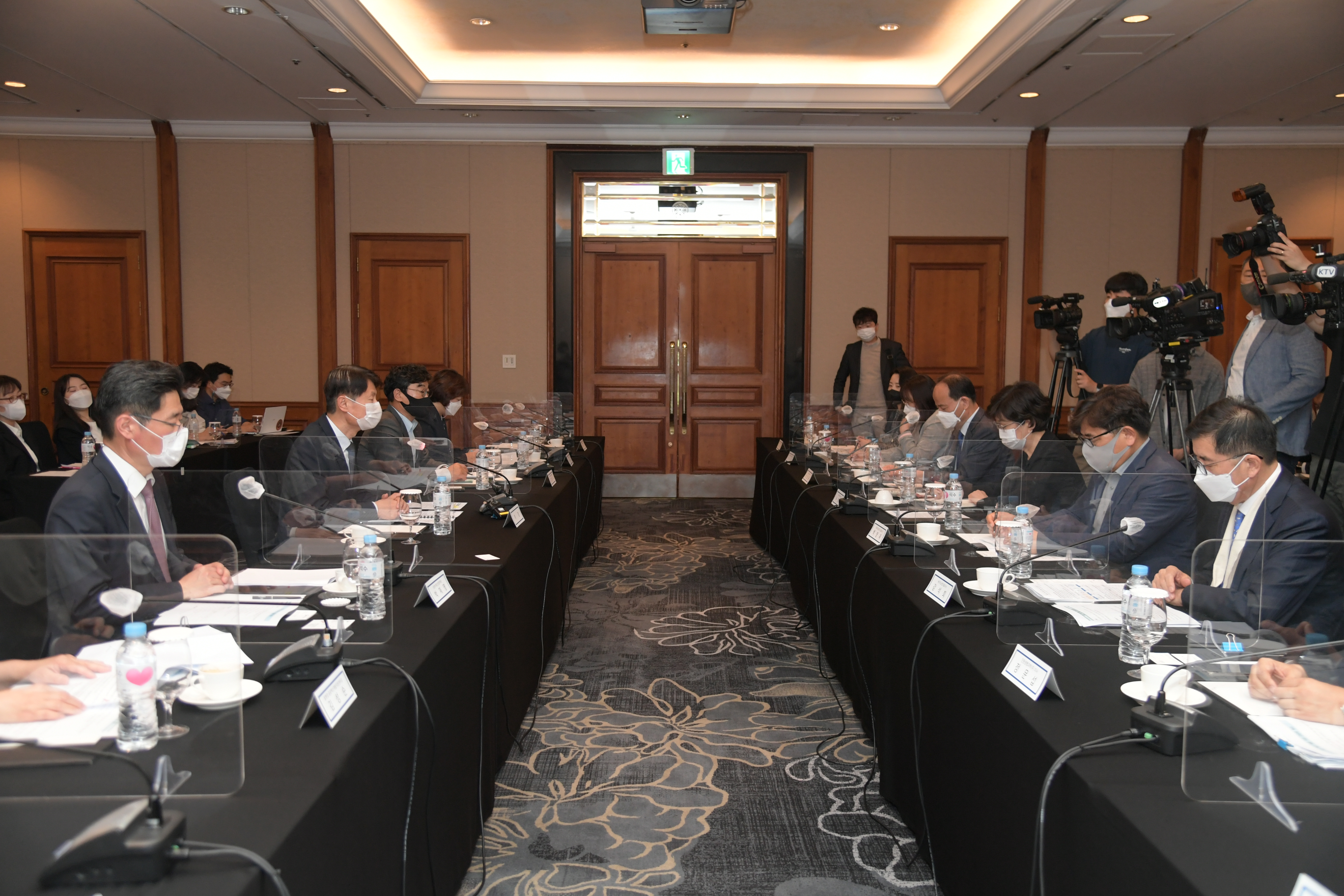Photo News4 - [May 13, 2021] Minister attends the Meeting to Support the Development of Homegrown Vaccines