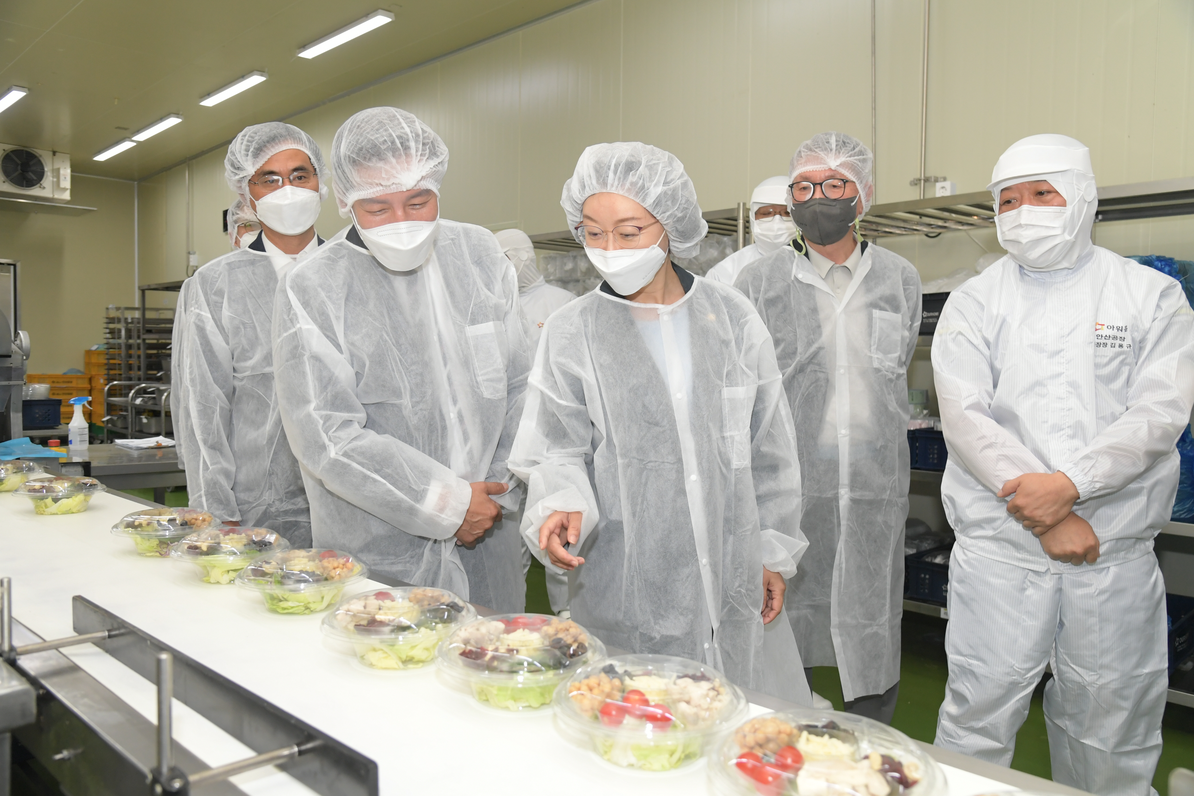 Photo News4 - [June 15, 2021] Minister Visits a Home Meal Replacement Manufacturer