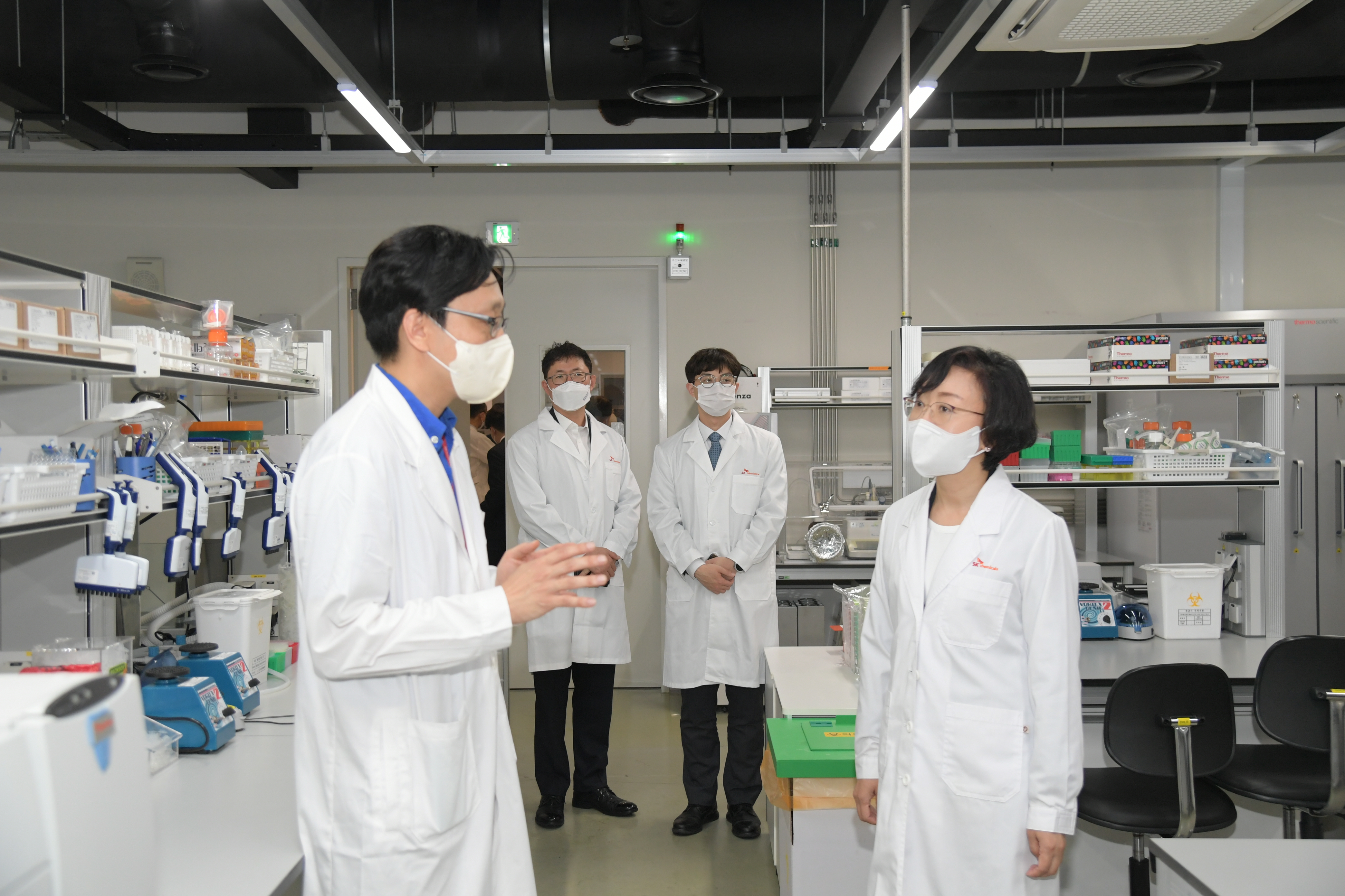 Photo News2 - [June 30, 2022] Minister Visits Medical Product Manufacturing Site