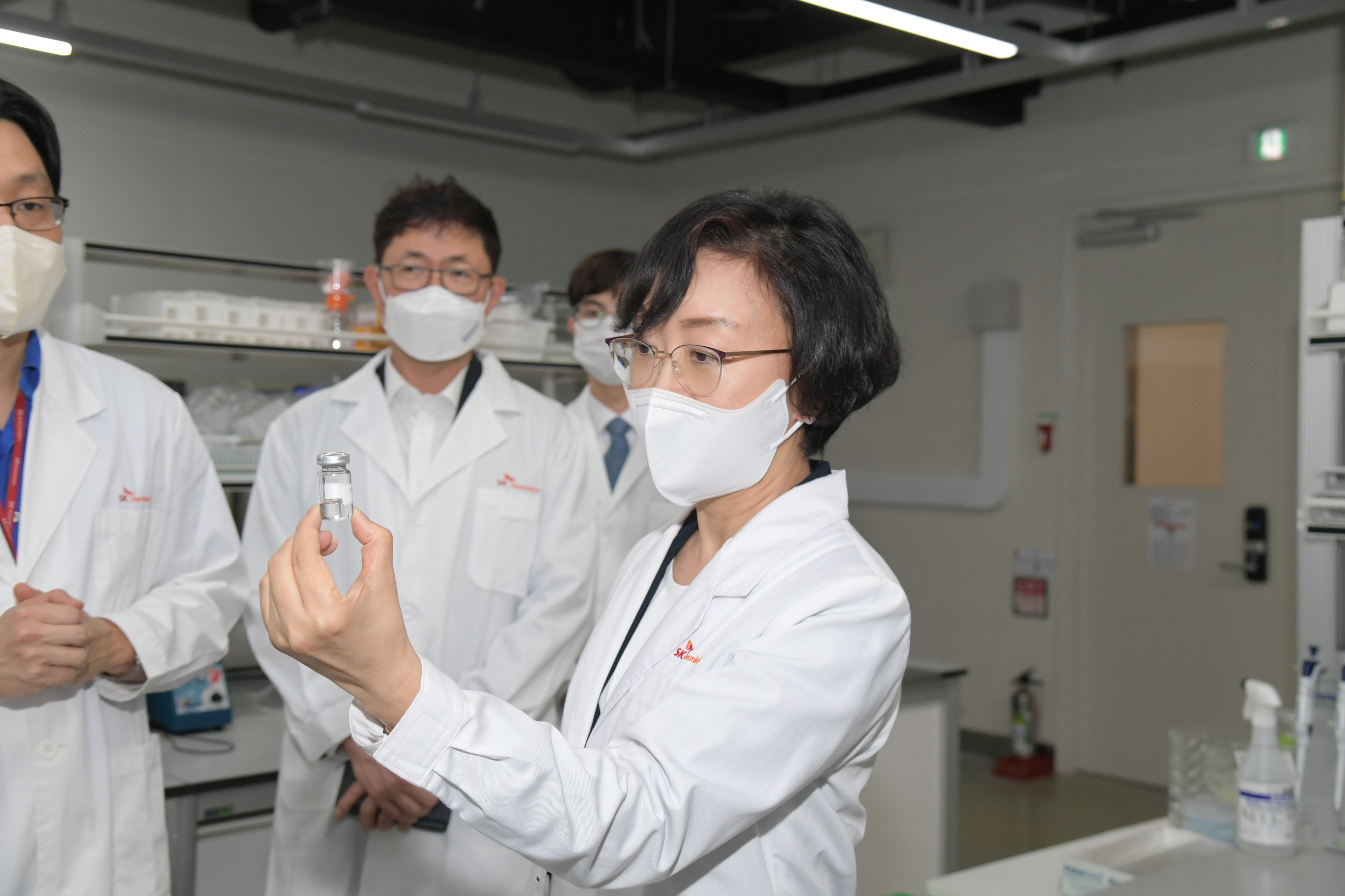 Photo News3 - [June 30, 2022] Minister Visits Medical Product Manufacturing Site