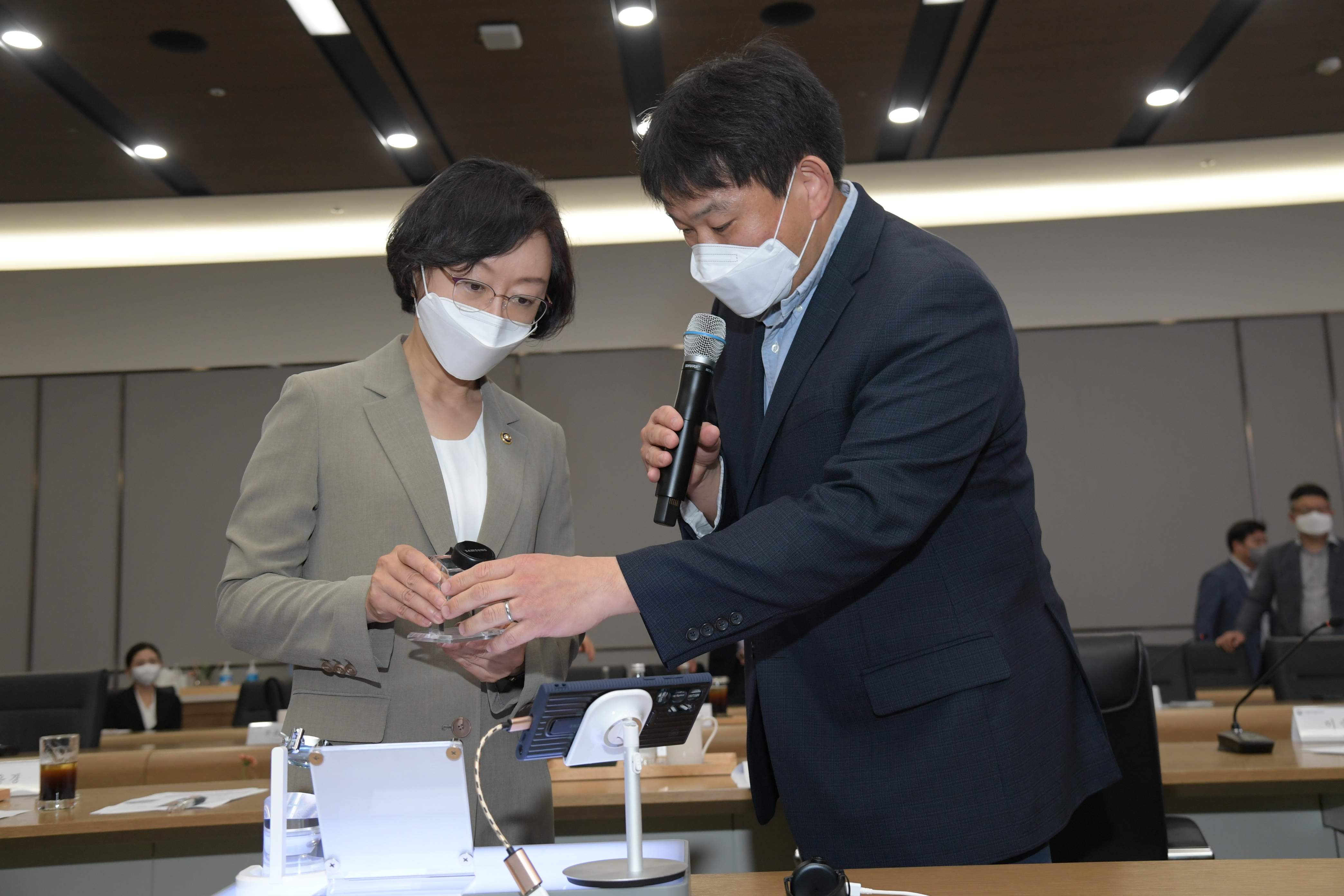 Photo News3 - [July 5, 2022] Minister Visits Digital Medical Device Manufacturing Site