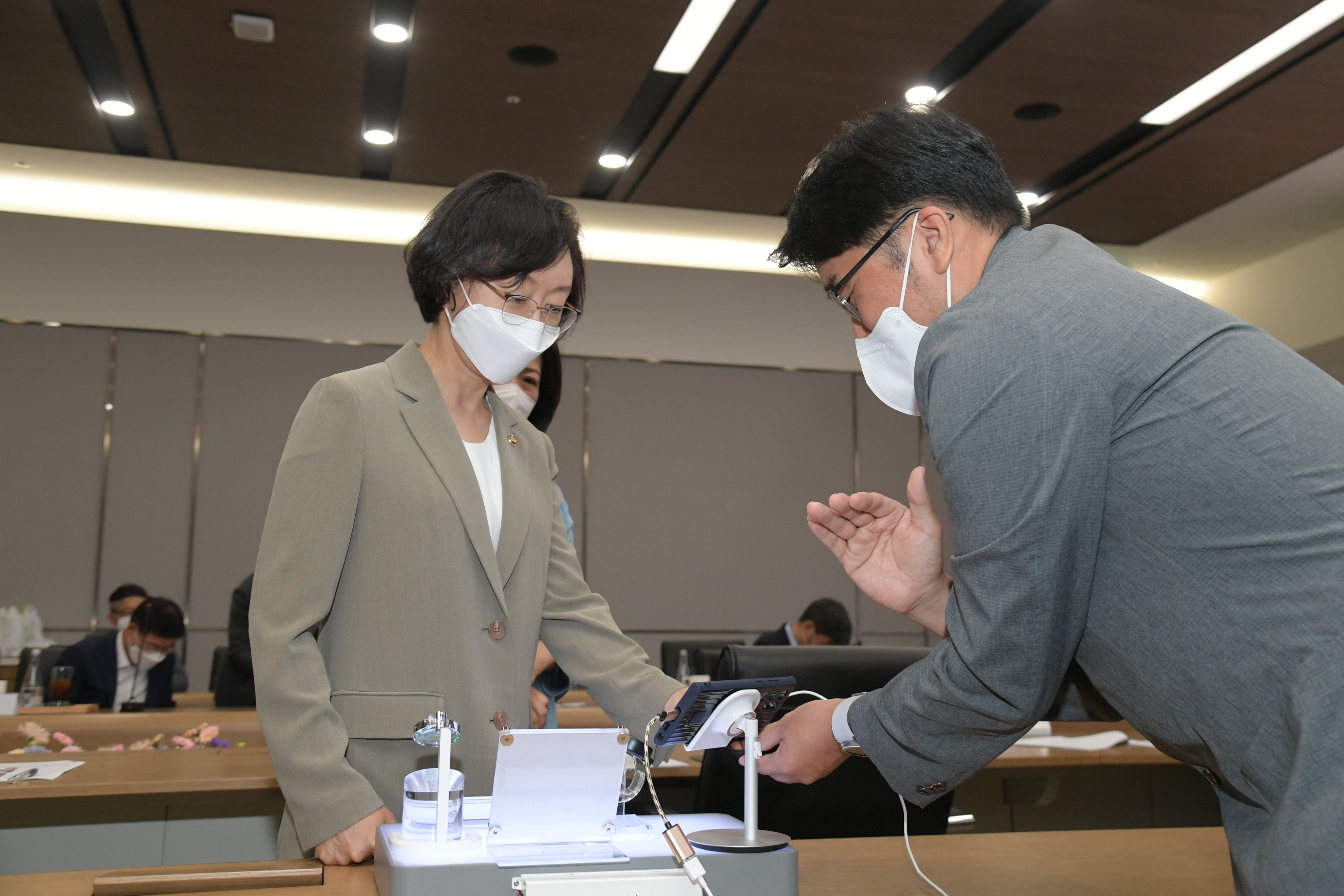 Photo News4 - [July 5, 2022] Minister Visits Digital Medical Device Manufacturing Site