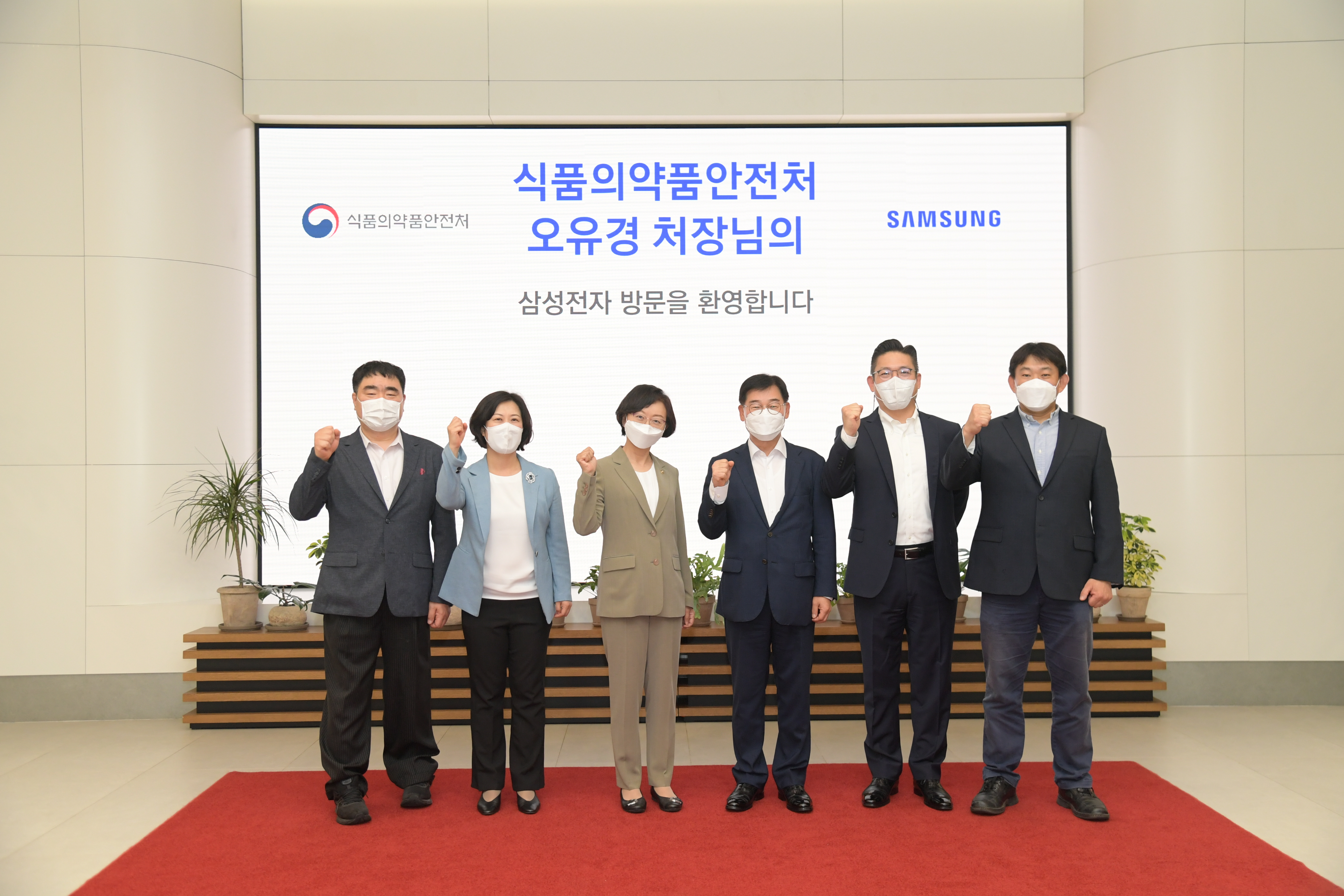 Photo News5 - [July 5, 2022] Minister Visits Digital Medical Device Manufacturing Site