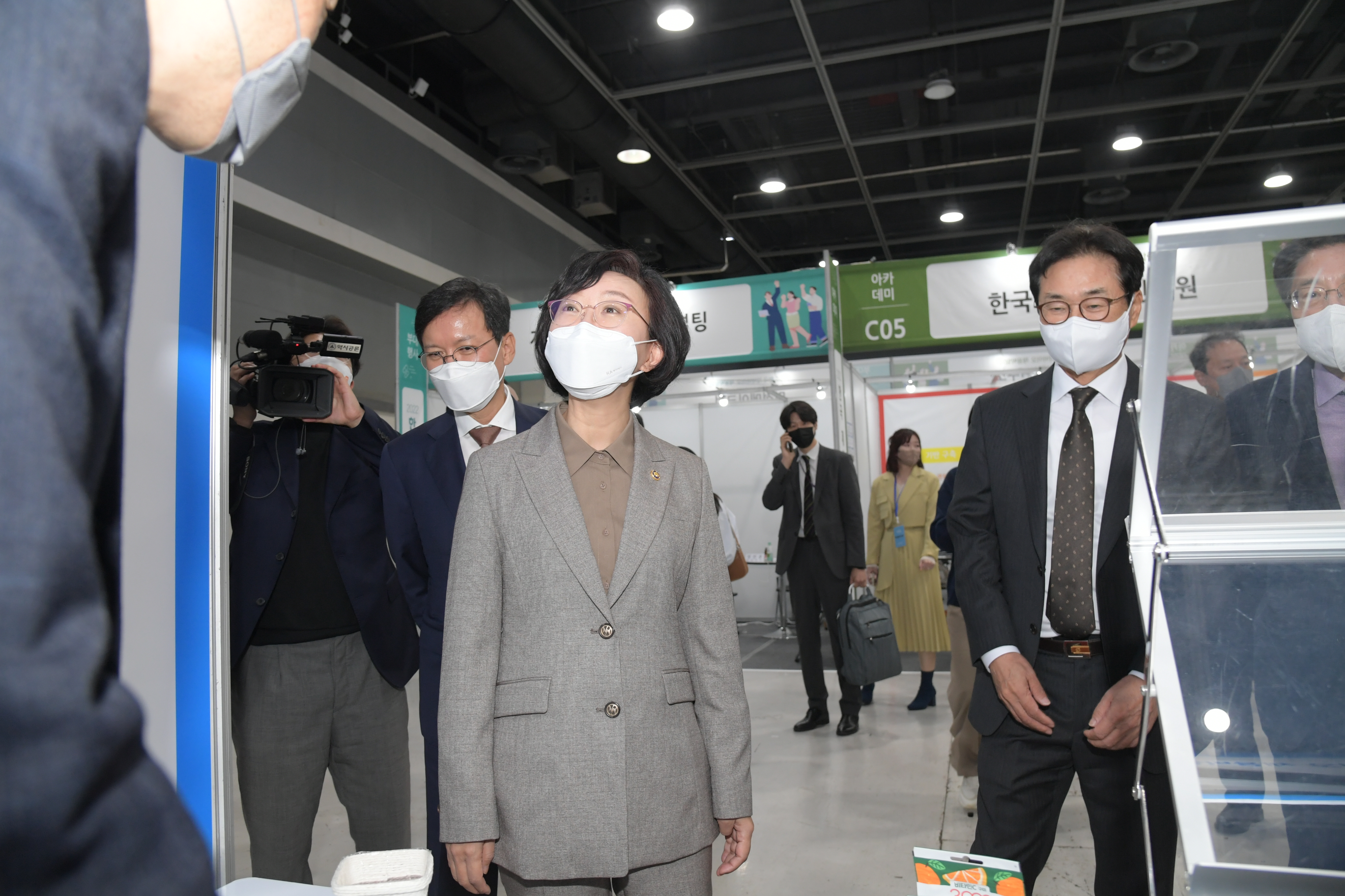 Photo News3 - [Oct. 11, 2022] Minister Attends Korea Bio Job Fair 2022
