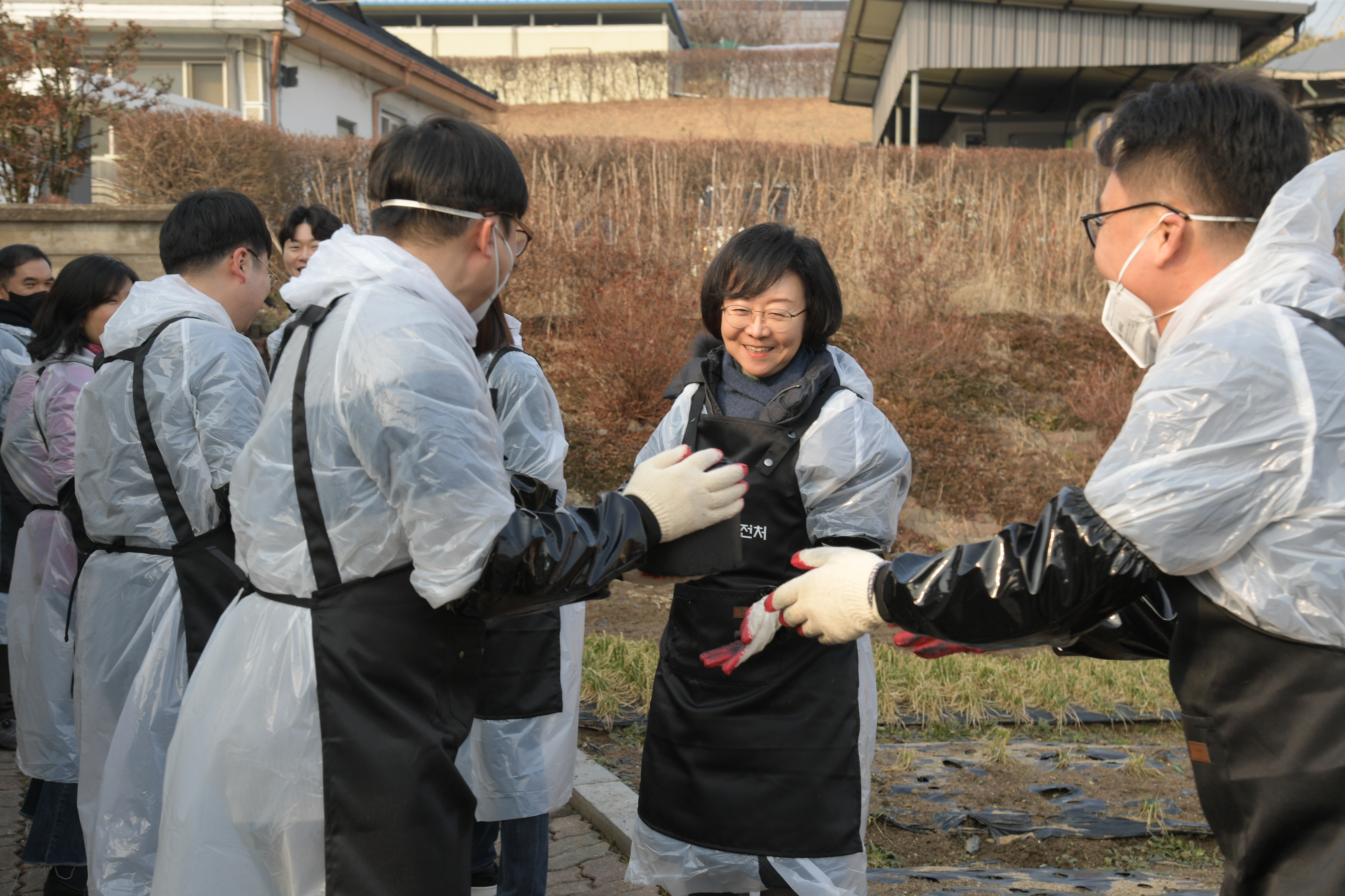 Photo News1 - Delivering coal briqueete for underprivileged people