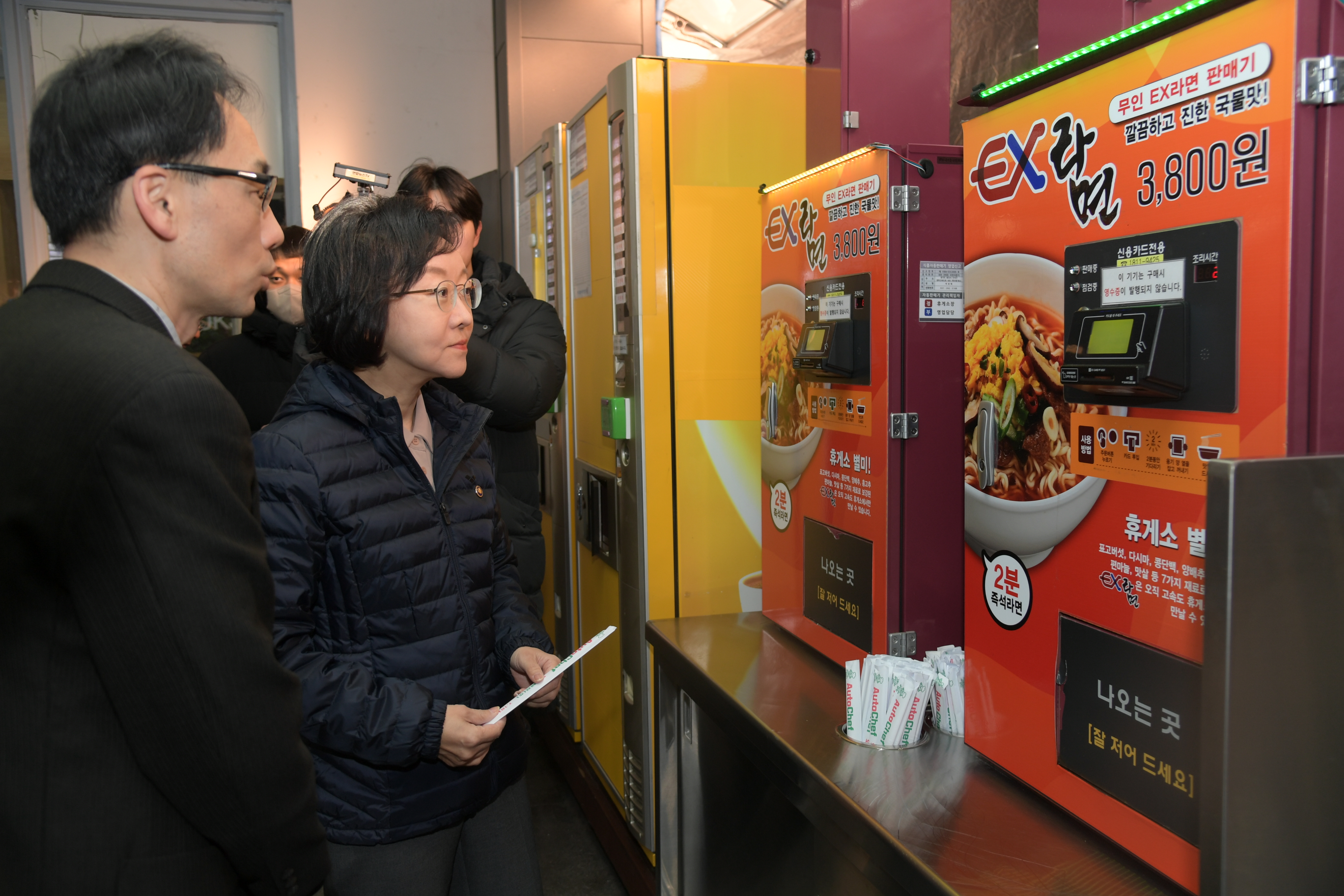 로봇 조리자판기 등 식품 신산업 분야 규제혁신 현장 방문