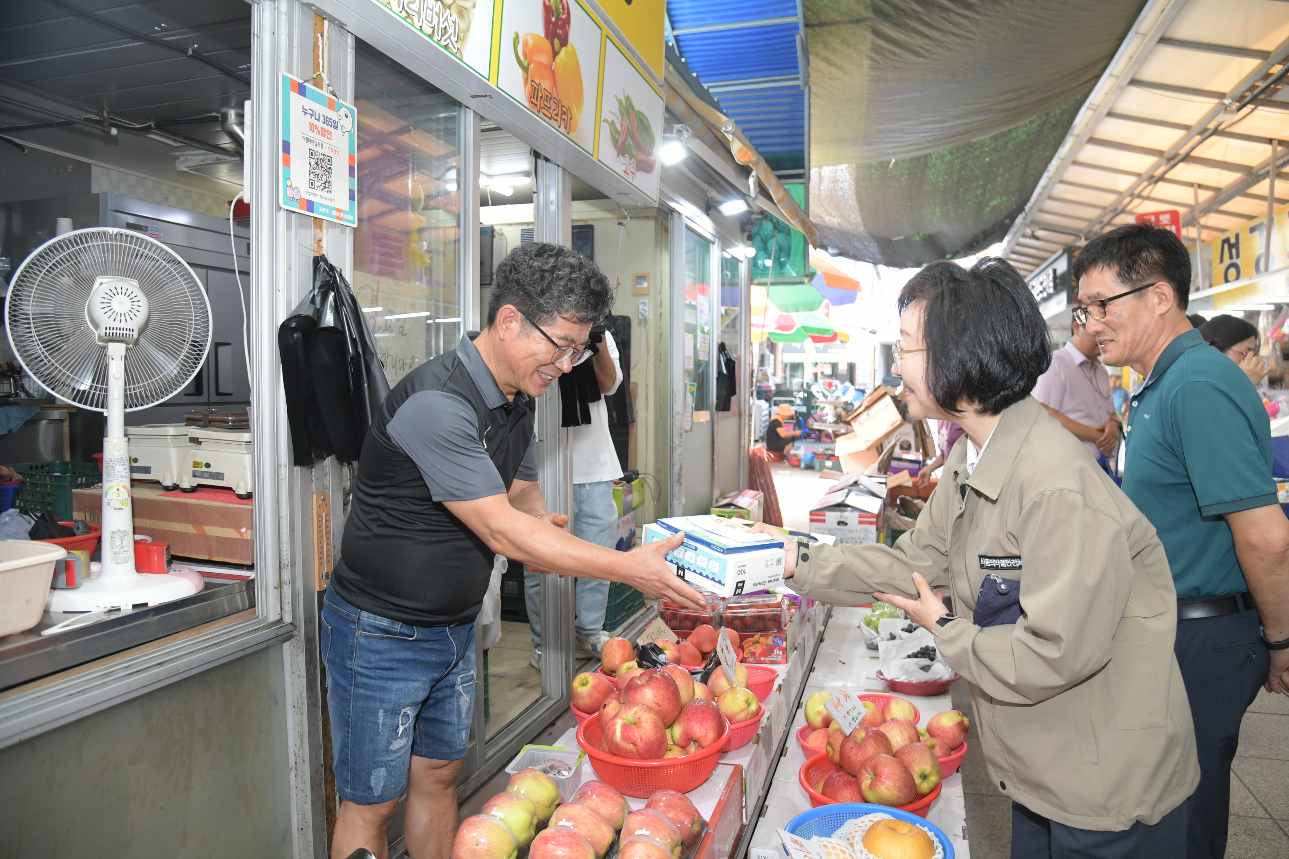 전통시장·장애인 복지시설 방문
