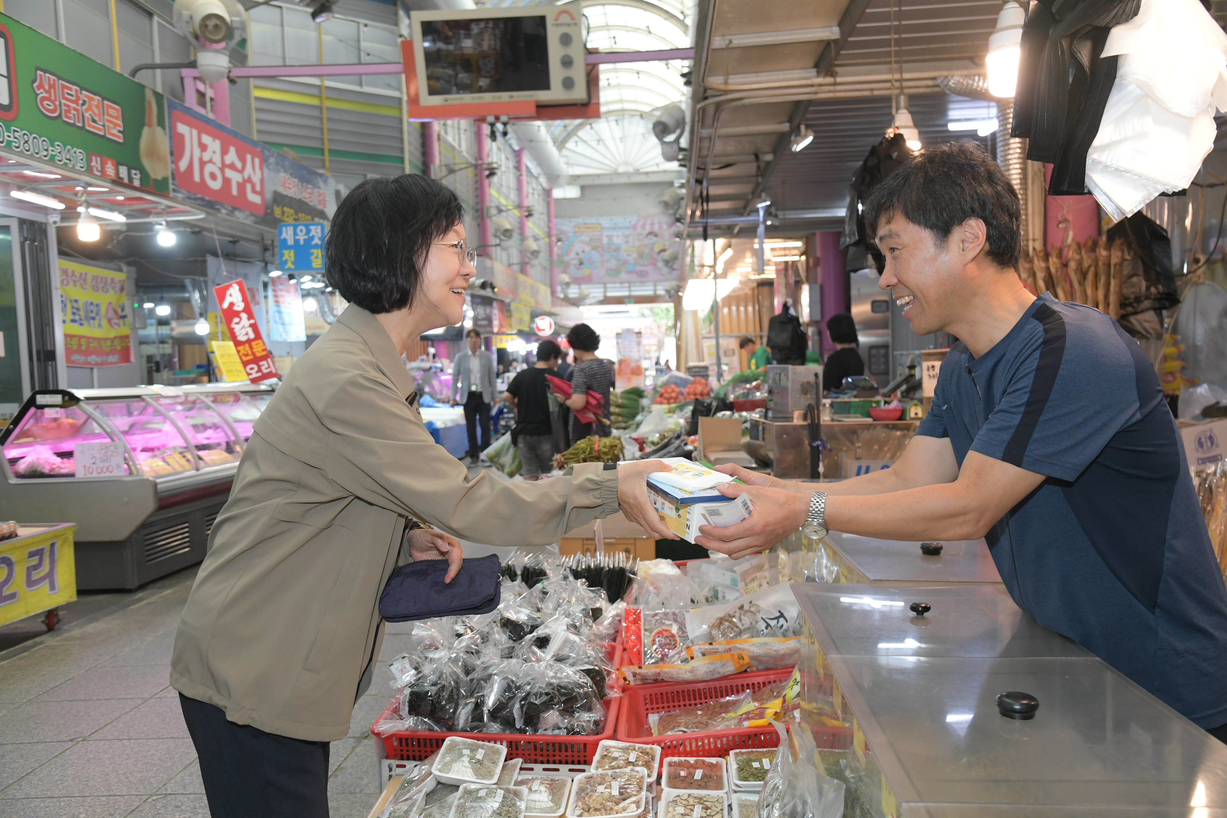 전통시장·장애인 복지시설 방문