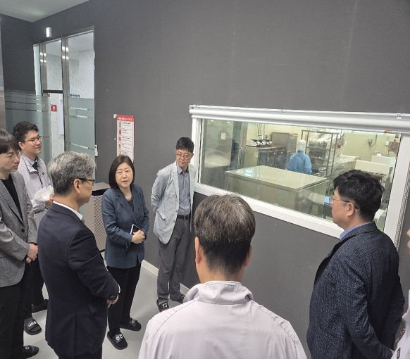 [25.5.23.(금)] 김명호 경인식약청장, 스마트 HACCP 운영업체 현장방문_3