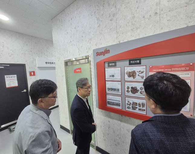 [25.5.23.(금)] 김명호 경인식약청장, 스마트 HACCP 운영업체 현장방문_4