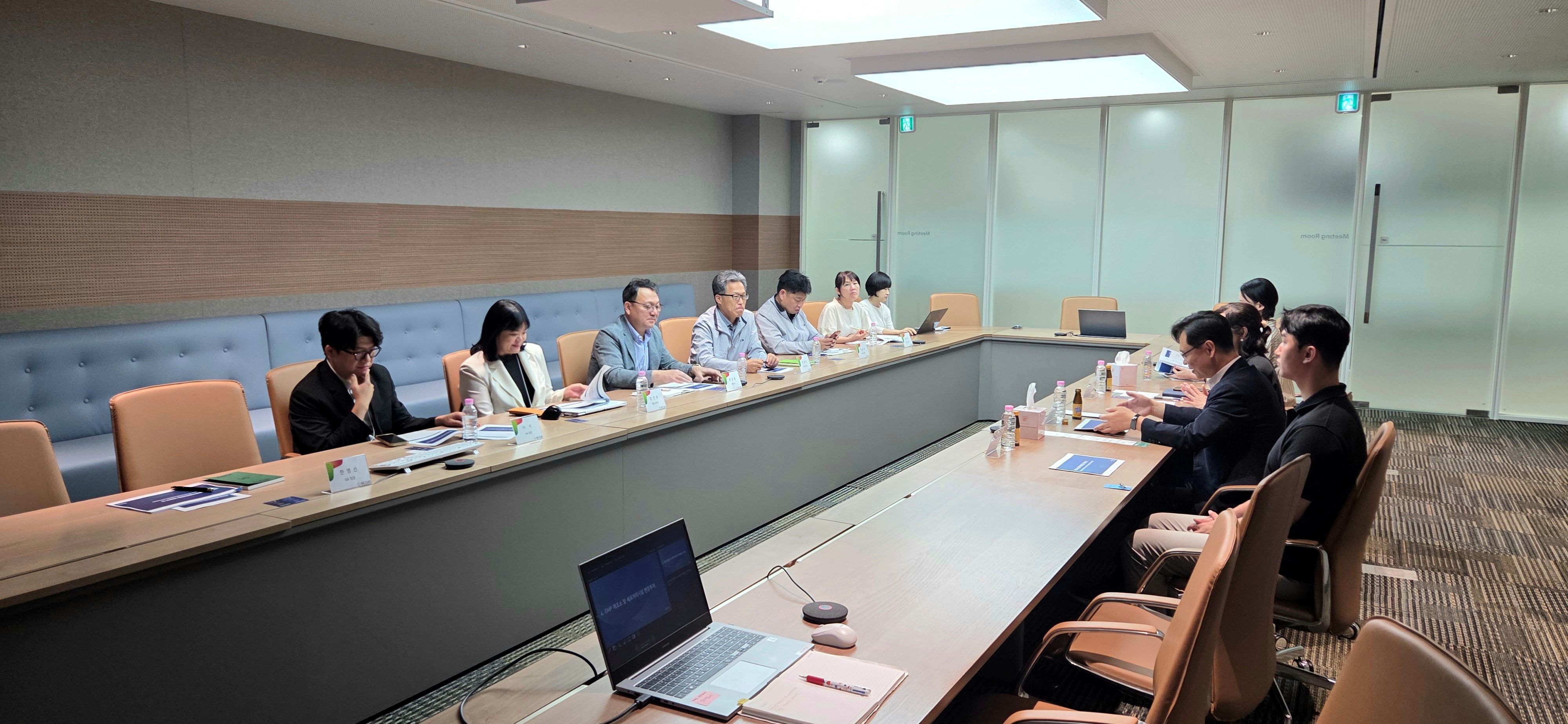 [25.6.19.(목)] 김명호 경인식약청장, 세포·유전자치료제 제조업체 현장방문
