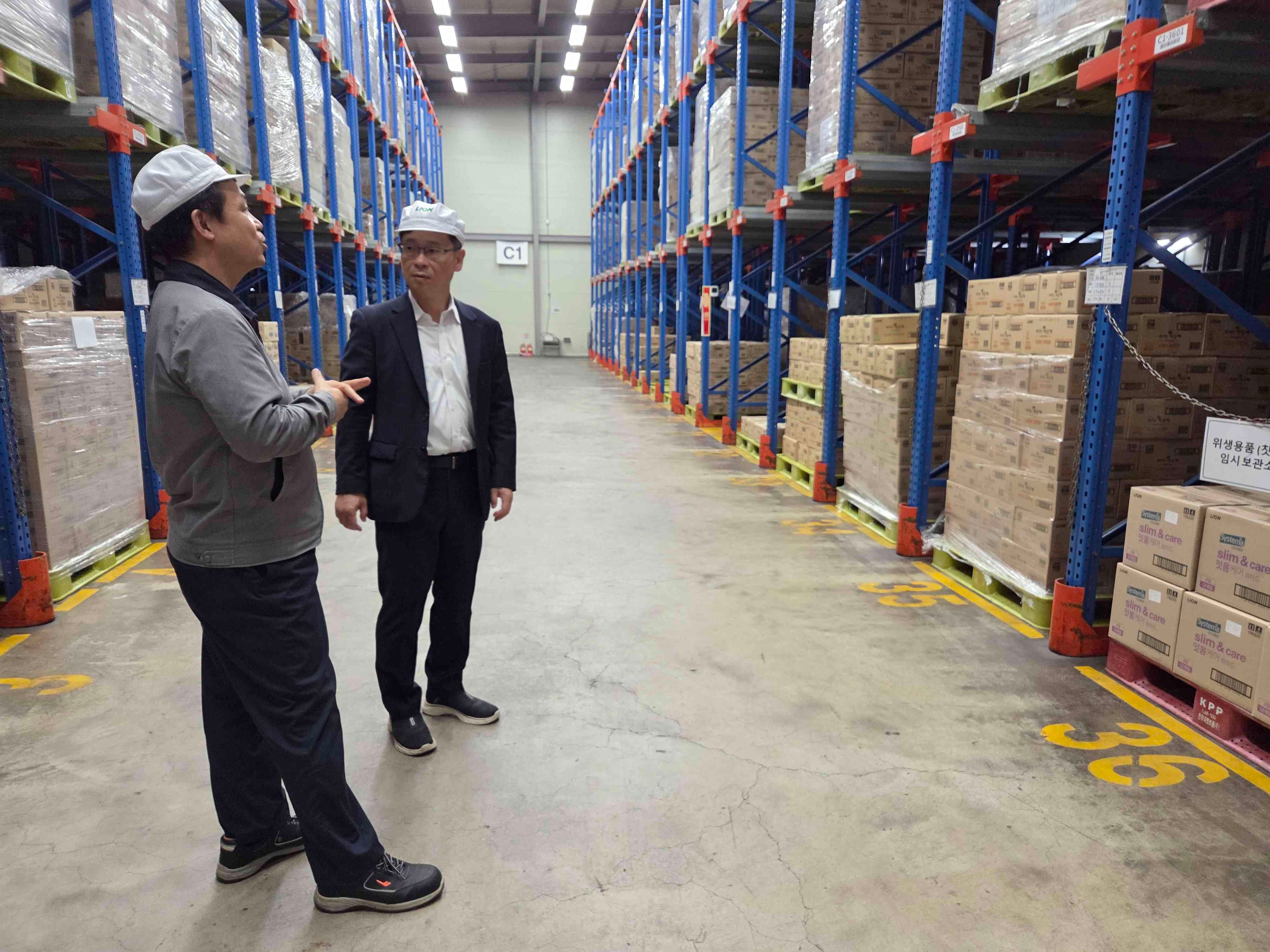 [25.7.30.(수)] 김명호 경인식약청장, 신규 위생용품 수입업체 현장방문_3