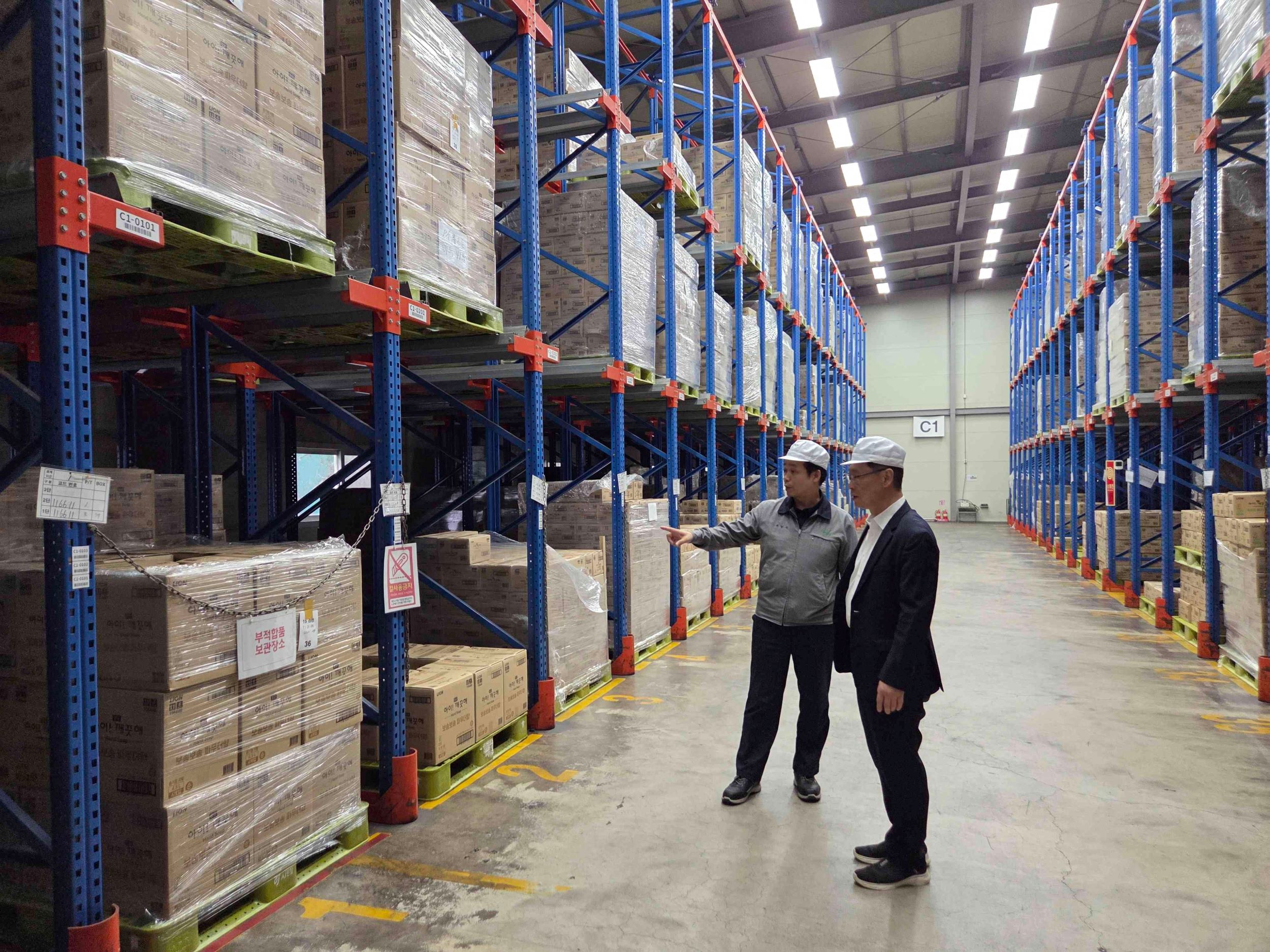 [25.7.30.(수)] 김명호 경인식약청장, 신규 위생용품 수입업체 현장방문_4