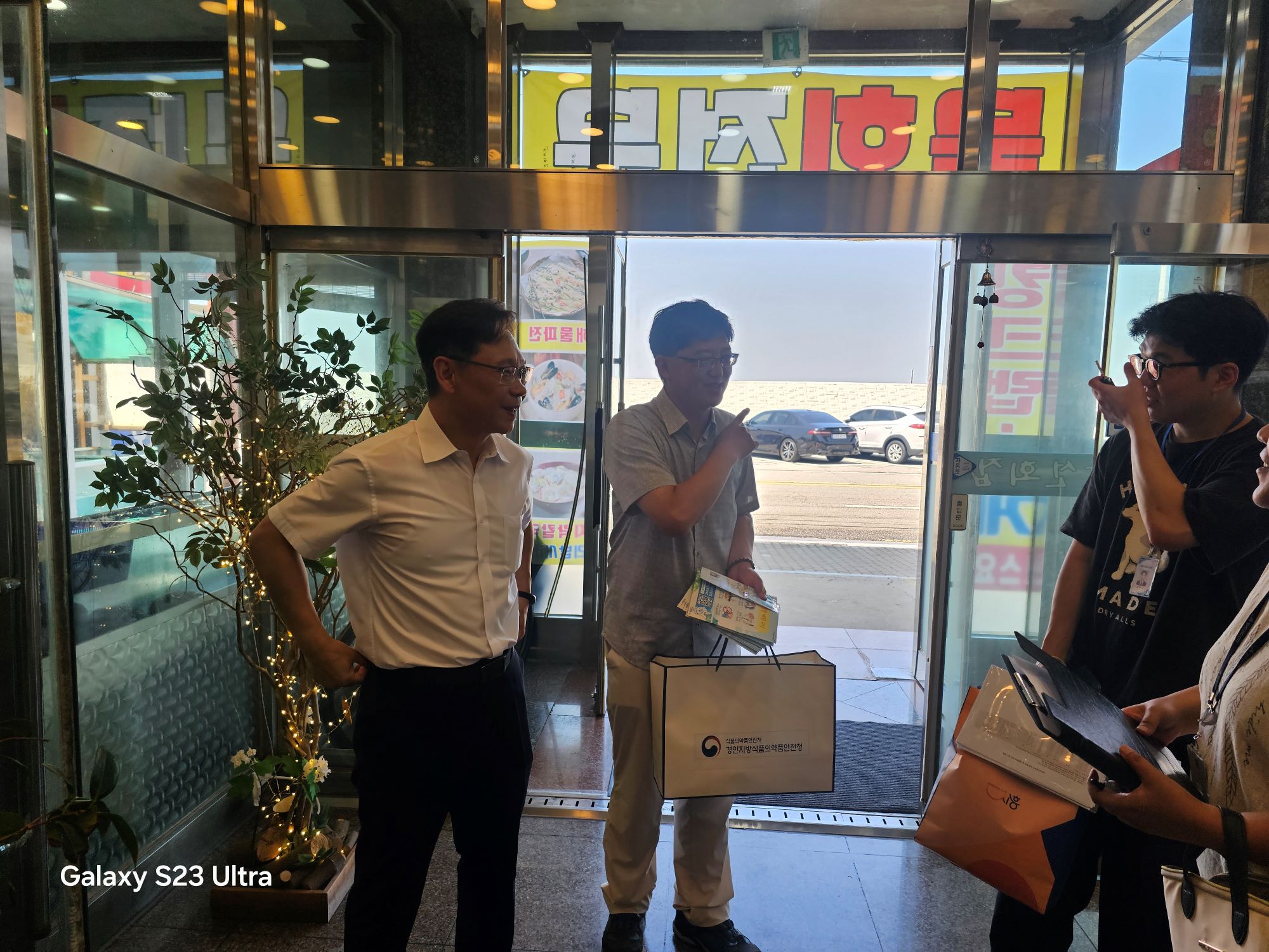 [25.7.29.(화)] 김명호 경인식약청장, 여름철 수산물 안전관리 현장방문_1