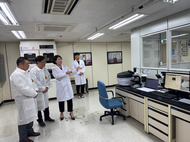 [25.8.13.(수)] 김명호 경인식약청청장, 우수 시험·검사기관 현장방문_2