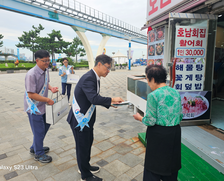 [25.9.9.(화)] 김명호 경인식약청장, 여름철 수산물 비브리오 패혈증 예방홍보_2