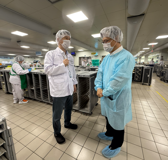 [25.9.30.(화)] 김명호 경인식약청청장, 추석 성수기 맞이 기내식 제조업체 현장방문_4