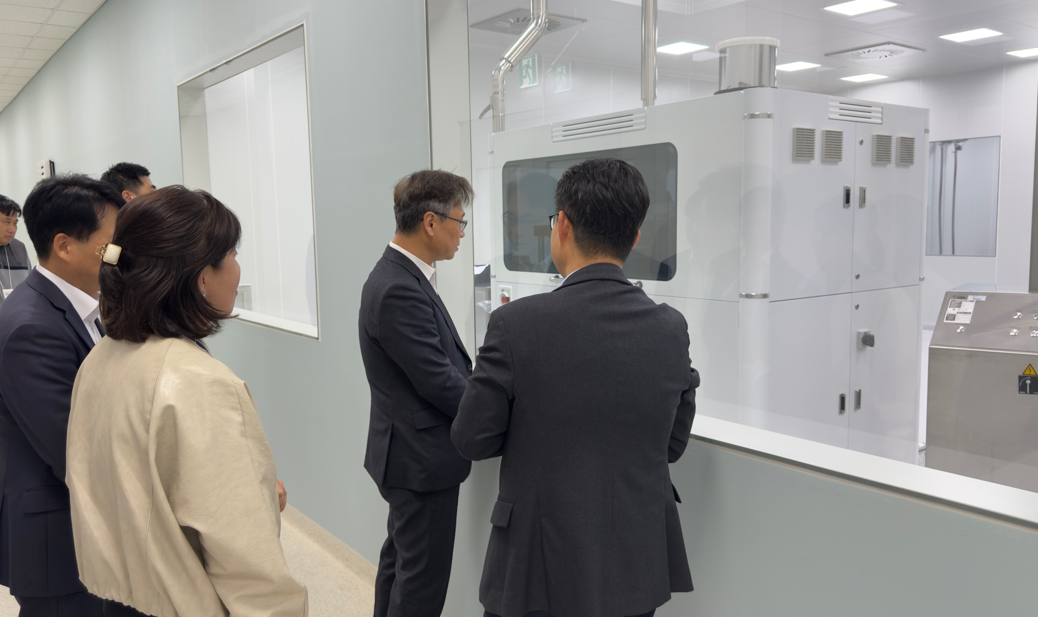 [25.11.5.(수)] 김명호 경인식약청청장, 의약품 GMP 제조소 현장방문_6